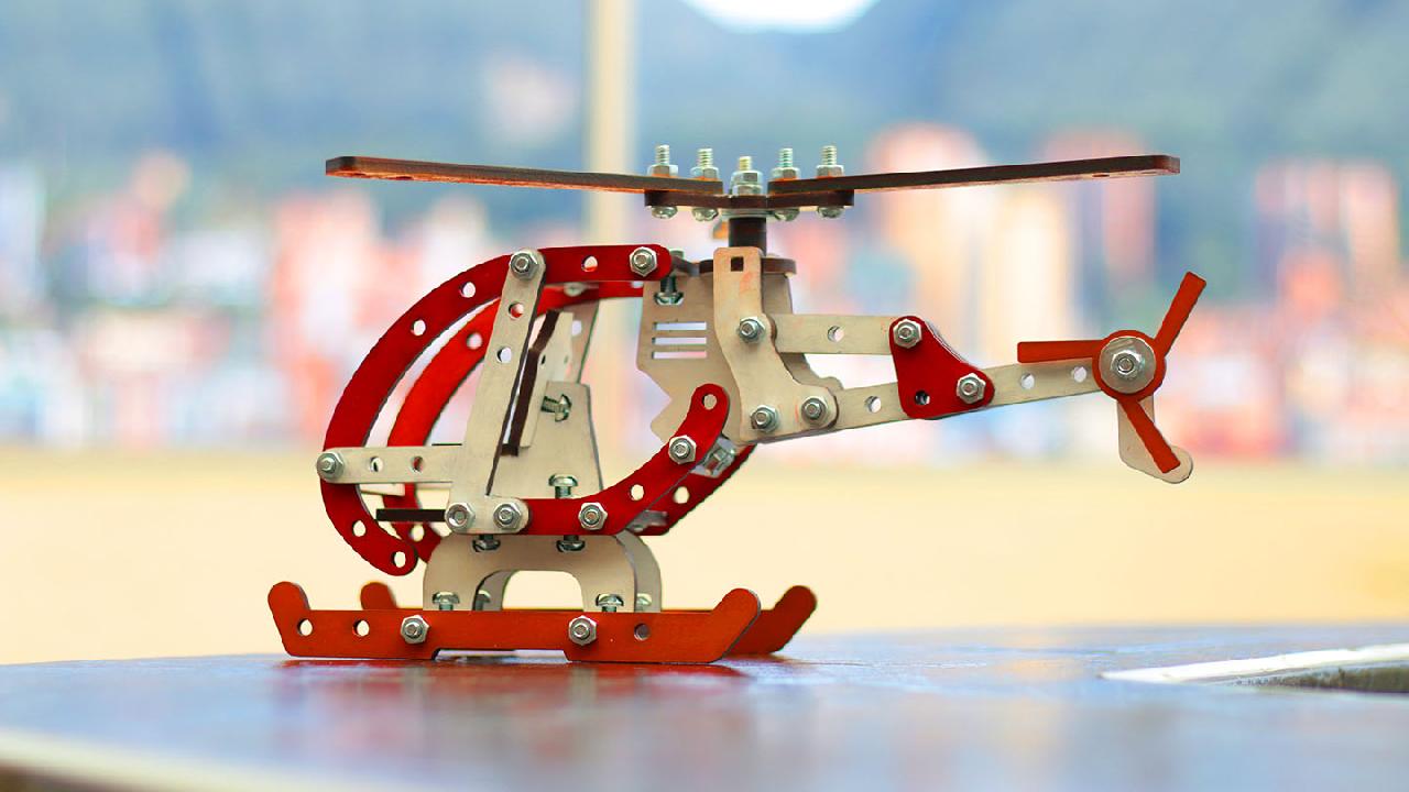 Helicóptero Mecánico de Juguete