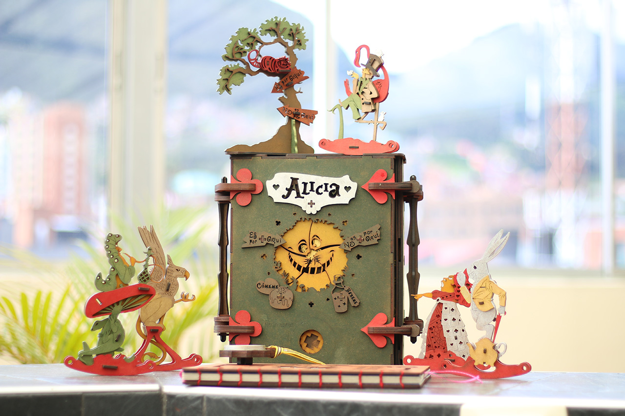 Caja Libro Alicia en el País de las Maravillas