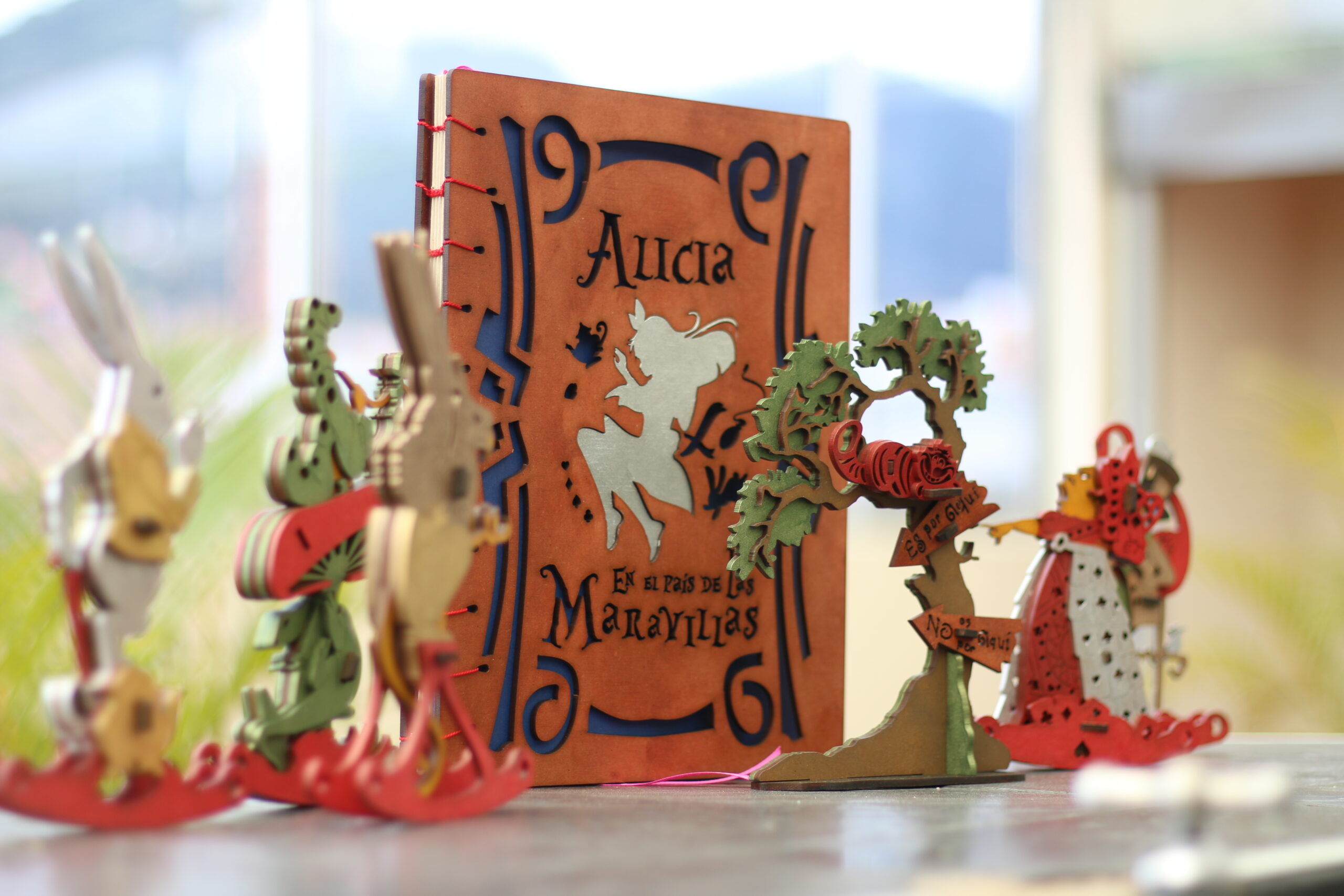 Caja Libro Alicia en el País de las Maravillas